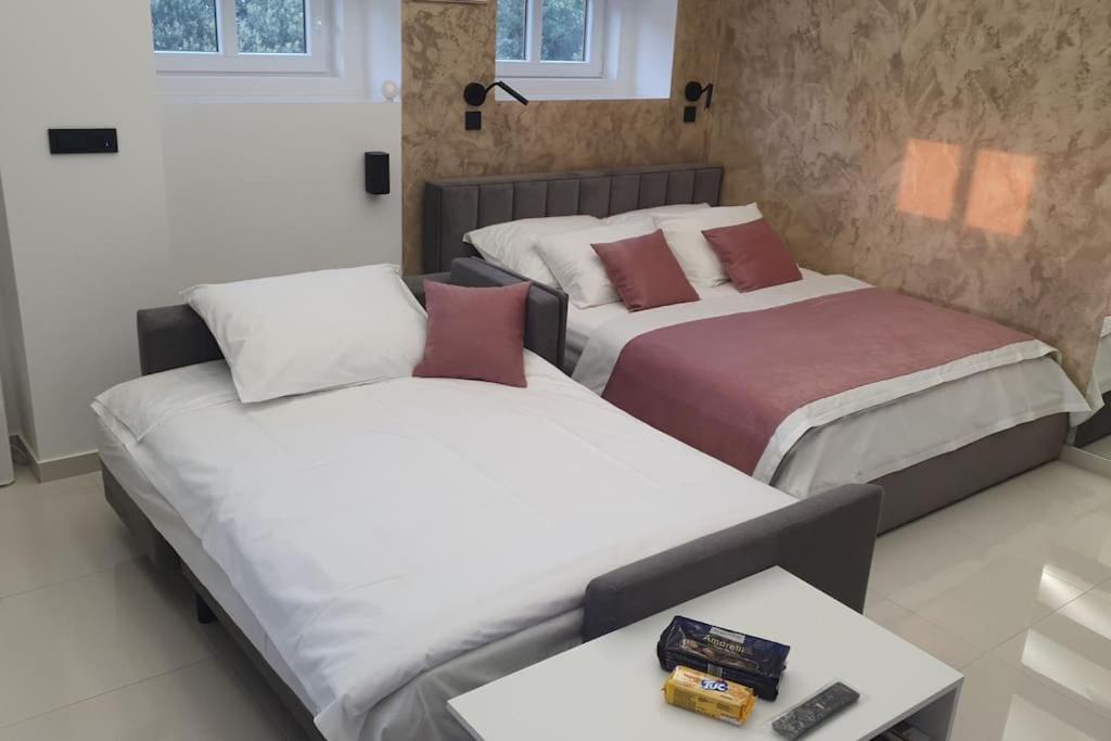Studio Apartman Lenox Риека Экстерьер фото