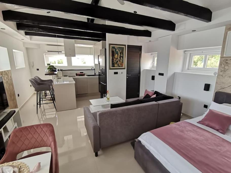 Studio Apartman Lenox Риека Экстерьер фото
