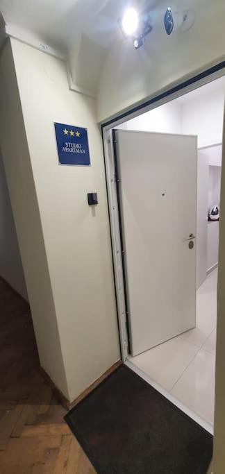 Studio Apartman Lenox Риека Экстерьер фото