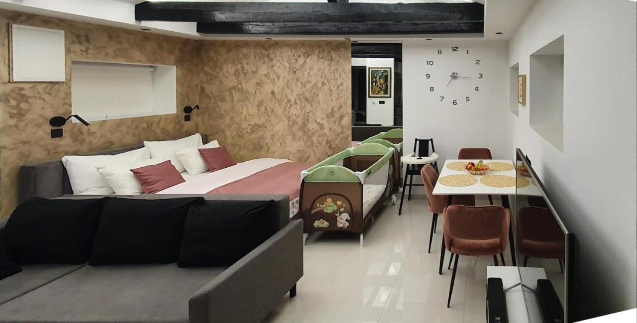 Studio Apartman Lenox Риека Экстерьер фото